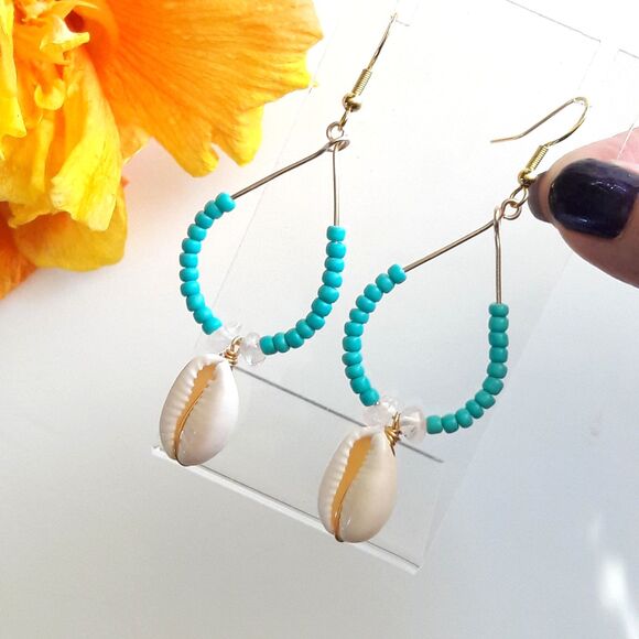 artisan earrings 625#mfs Quartz & Cowrie shells sky blue seeds on teardrop golde - Picture 4 of 4